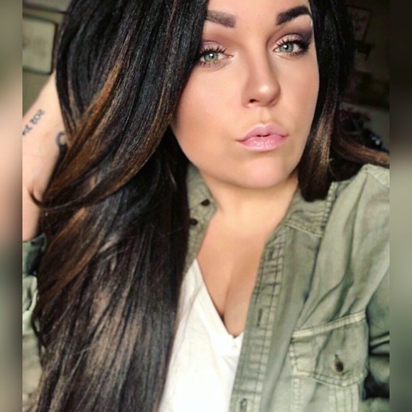 Meet your Posher, Melissa - Picture 1 of 2